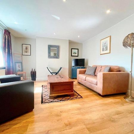 Cheltenham Central Apartment, Parking, Close Bars & Restaurants เชลเทนแฮม ภายนอก รูปภาพ