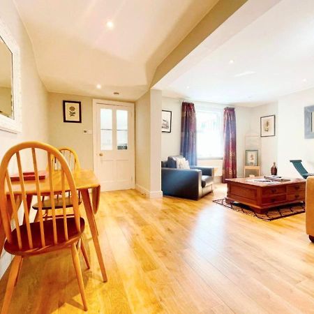 Cheltenham Central Apartment, Parking, Close Bars & Restaurants เชลเทนแฮม ภายนอก รูปภาพ
