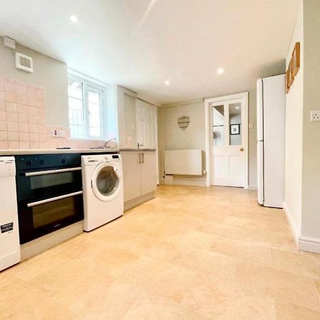Cheltenham Central Apartment, Parking, Close Bars & Restaurants เชลเทนแฮม ภายนอก รูปภาพ