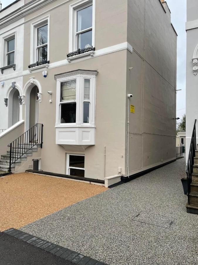 Cheltenham Central Apartment, Parking, Close Bars & Restaurants เชลเทนแฮม ภายนอก รูปภาพ