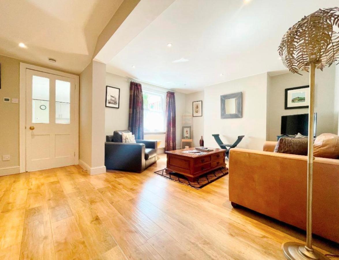 Cheltenham Central Apartment, Parking, Close Bars & Restaurants เชลเทนแฮม ภายนอก รูปภาพ