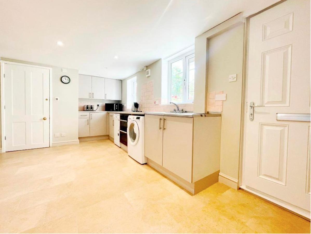 Cheltenham Central Apartment, Parking, Close Bars & Restaurants เชลเทนแฮม ภายนอก รูปภาพ