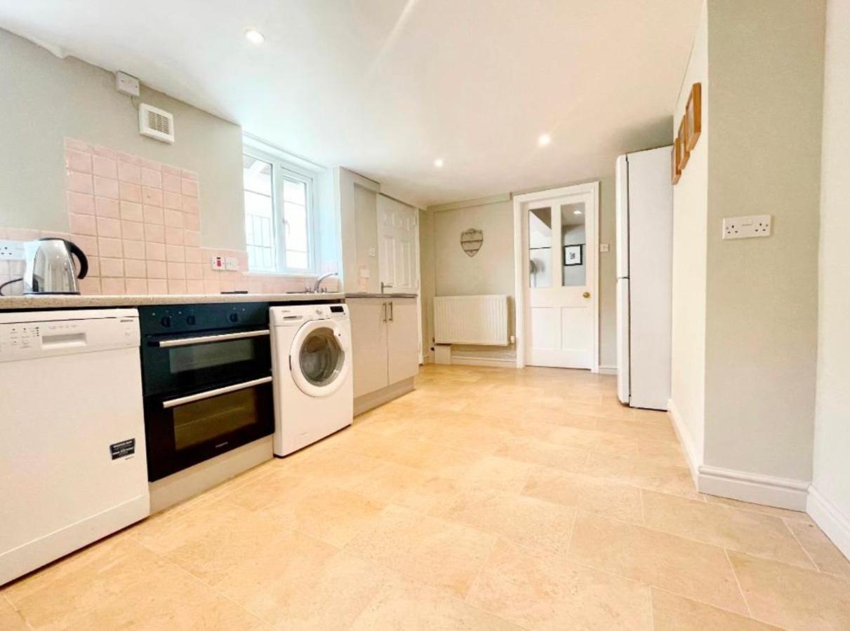 Cheltenham Central Apartment, Parking, Close Bars & Restaurants เชลเทนแฮม ภายนอก รูปภาพ